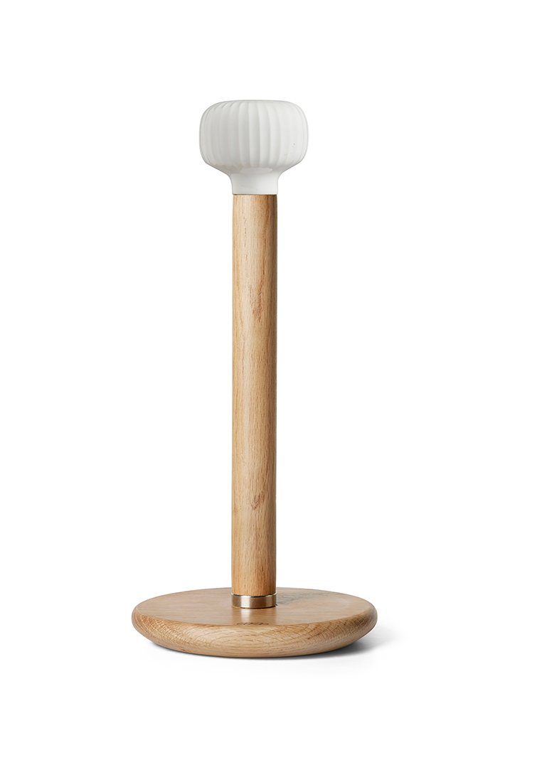 Papierhandtuchhalter mit einem runden Holzfuß, einem glatten Holzstab und einem strukturierten weißen Keramik oben, das vertikale Rillen hat.