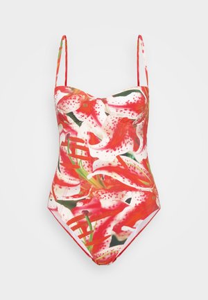 Costum de baie întreg cu imprimeu floral roșu și alb, cu bretele subțiri, bust strâmt și o textură de țesătură netedă și lucioasă.