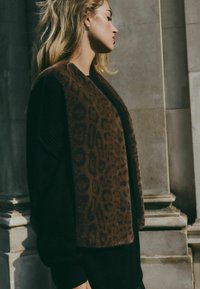 Next REGULAR FIT - Vest - leopard print