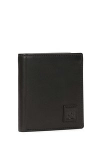 Portafoglio in pelle nera con una texture liscia, design pieghevole e dettaglio del logo impresso sulla parte anteriore. È compatto e minimalista.