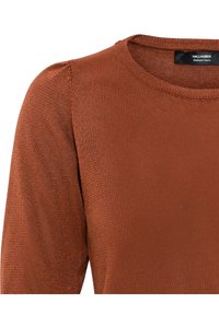 Rust-colored sweater with a ribbed texture, round neck, and slightly puffed sleeves. Made from Italian yarn, featuring a fitted design.