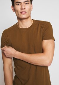 Samsøe Samsøe KRONOS - T-shirt básica - brown