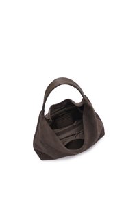 Bolso de ante marrón con una forma amplia y relajada. Cuenta con un asa única y un bolsillo interior espacioso con cremallera.