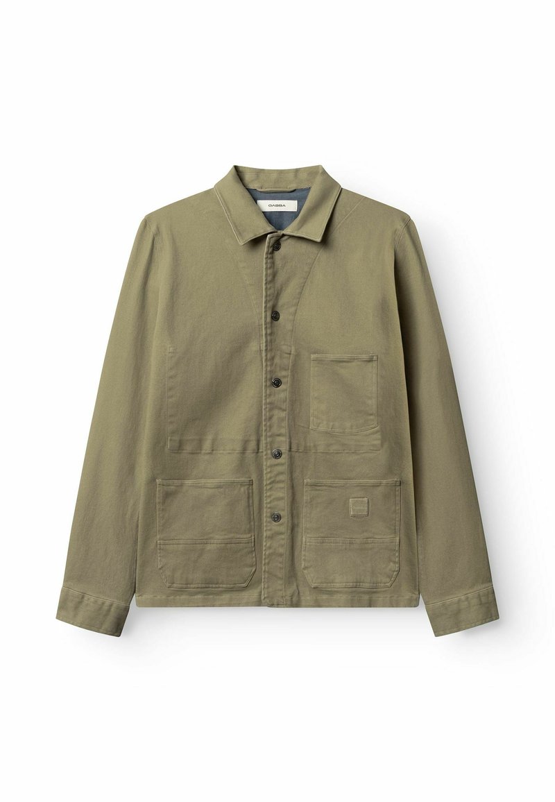 Olivengrøn jakke lavet af tekstureret bomuld med spids krave, knaplukning og to forlommer.