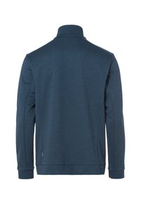 Pullover blu navy a maniche lunghe con colletto alto, tessuto strutturato e polsini e orlo a coste. Presenta una piccola etichetta verde laterale.