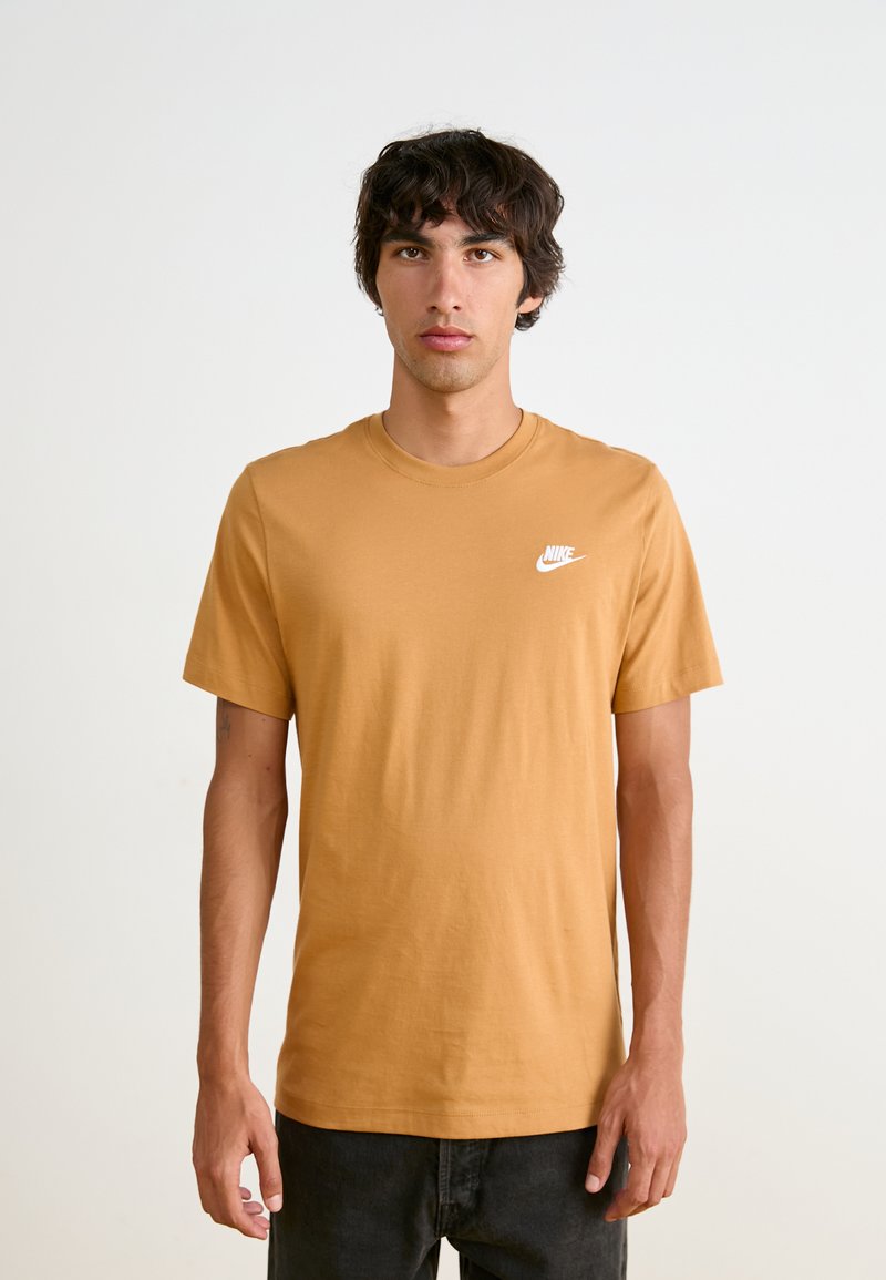 Nike Sportswear CLUB TEE - Navadna majica - flax