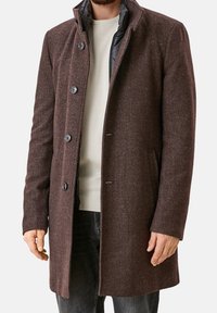 Cappotto in misto lana marrone con colletto a rever, chiusura con cinque bottoni e due tasche laterali; foderato con un tessuto interno nero liscio.