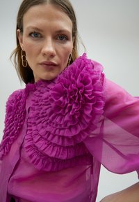 LOLA CASADEMUNT Blúzka so zapínaním na gombíky - fuchsia