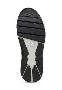 Semelle de chaussure avec un design en caoutchouc noir segmenté, texturé pour l'adhérence, avec une semelle intermédiaire blanche contrastante et un détail de logo sur le talon.