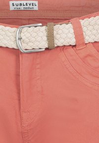 Sublevel BERMUDA MIT GÜRTEL - Shorts - orange