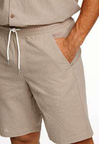 Lindbergh SEERSUCKER SET - Shorts - stone