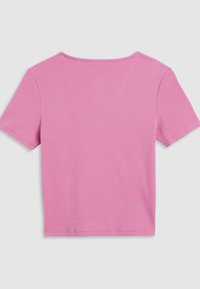 T-shirt rose, à manches courtes et à côtes. Encolure carrée, design ajusté et couleur unie. Texture douce avec des coutures uniformes le long de l'ourlet.