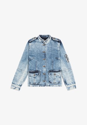 Helleblaue Acid-Wash-Jeansjacke mit Stehkragen, Knopfverschluss, zwei unteren Klappentaschen, einer Reißverschlusstasche an den Ärmeln und Schulterklappen.