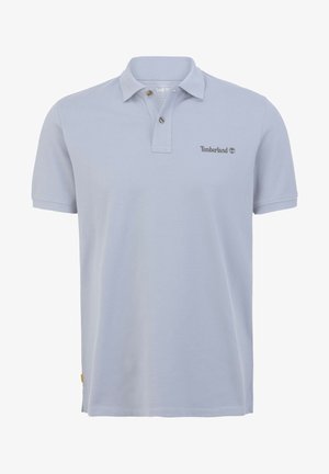 Jasnoniebieska koszulka polo z prążkowanym kołnierzem, plisą z dwoma guzikami i haftowanym logo Timberland na lewej piersi. Wykonana z tkaniny o fakturze.
