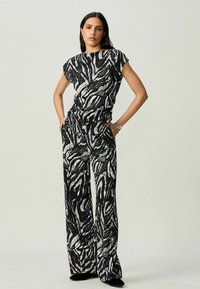 Next TEXTURED RUCHED SIDE REGULAR FIT - Bluse - black white zebra print