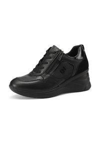 Sneaker in pelle nera con finitura testurizzata, chiusura con lacci davanti, cerniera laterale e suola a zeppa leggera per un'altezza aggiuntiva.