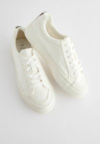 Next CHUNKY TRAINERS - Sportbačiai - white broderie