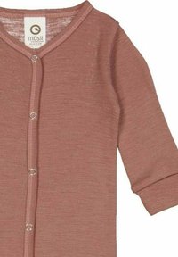 Jasnoróżowy kardigan z długimi rękawami, wykonany z miękkiej, teksturowanej tkaniny. Posiada dekolt w kształcie litery V oraz metalowe zapięcia na napy z przodu.