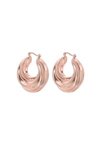 Boucles d'oreilles créoles en or rose avec un design fluide et sculptural, présentant une texture brillante et ondulée, ainsi qu'une fermeture à verrouillage sécurisée.