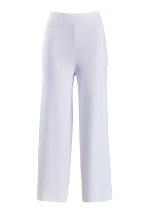 Weite Hose aus weichem weißem Stoff mit elastischem Bund. Das Design hat keine Taschen und eine glatte, fließende Textur.