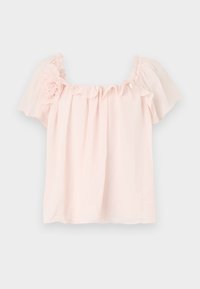 Blusa rosa chiaro con scollatura a volant e maniche corte a sbuffo. Tessuto morbido con un accento floreale sulla spalla sinistra. Vestibilità rilassata.