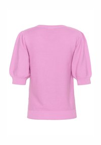 Pull en tricot rose avec un col arrondi, des manches courtes bouffantes et des poignets et un ourlet côtelés. La texture est lisse et uniforme.