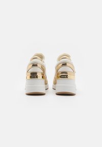 MICHAEL Michael Kors DARBY WEDGE TRAINER - Baskets basses - pale gold