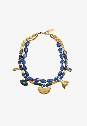 Naszyjnik z podwójnym sznurem z niebieskimi, czarnymi i beżowymi koralikami, złotymi zawieszkami w kształcie półkola, dłoni i oka, zapięcie na złoty łańcuszek.