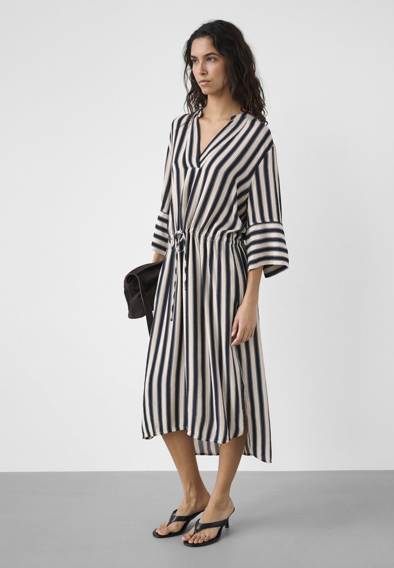 Soaked in Luxury SLZAYA ARIA PRINTED DRESS - Day dress