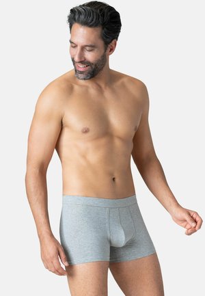 Boxer-briefs gris en tissu doux, dotés d'une taille confortable, d'une coupe ajustée et d'un détail de poche à l'avant.