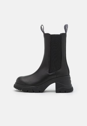 Enkellaarsjes met plateauzool - black