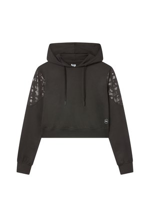 Felpa nera corta con cappuccio e lacci, decorata con toppe in tessuto lucido e stampato sulle maniche superiori, presenta un piccolo logo circolare vicino alla vita.