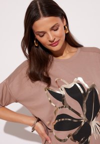 Makalu - T-shirt z nadrukiem