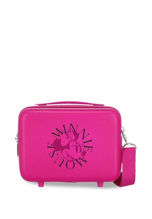 Pequeña maleta rígida de color rosa brillante con asa y correa para el hombro, con un diseño en la parte delantera que muestra la cara negra de Minnie Mouse y texto.
