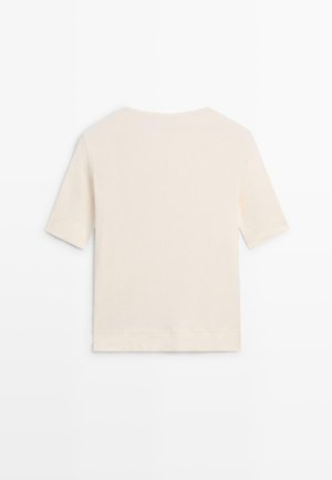 Kurzärmliges, cremefarbenes Hemd mit rundem Ausschnitt, von hinten auf weißem Hintergrund gezeigt.