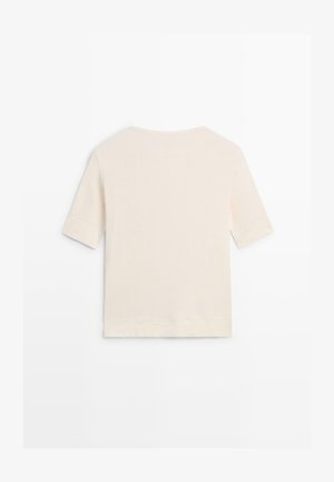 Chemise à manches courtes de couleur crème avec un col rond, vue de dos sur un fond blanc uni.