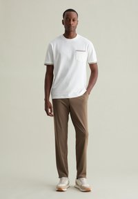 PIOMBO STRIPED DETAILS AND POCKET - T-shirt basic - optical white