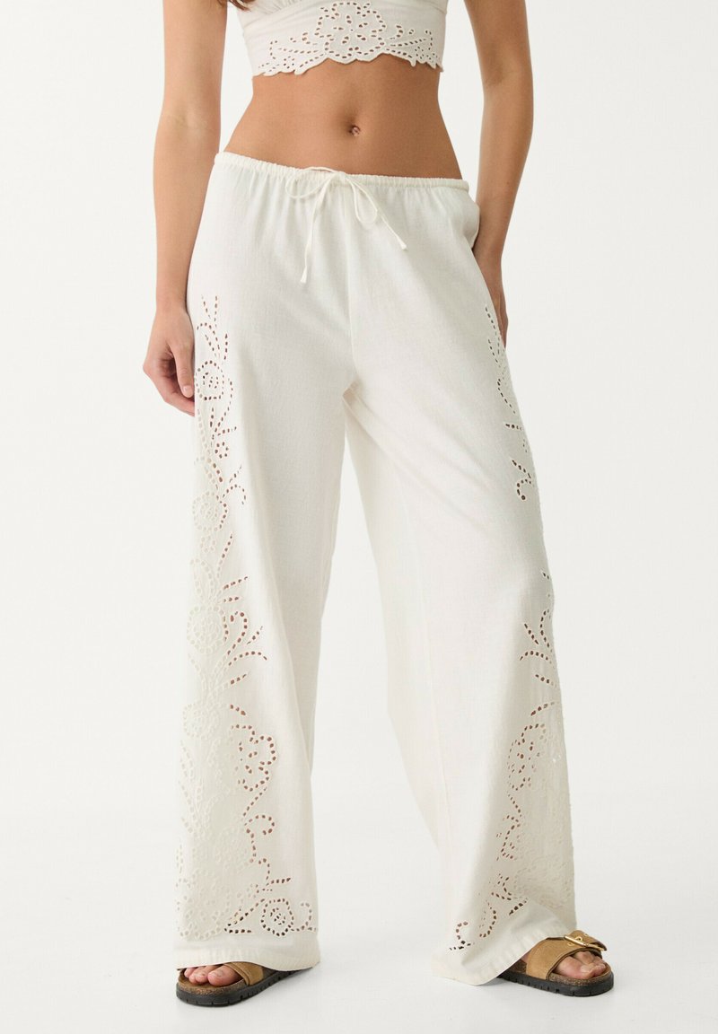 Stradivarius - LOOSE-FITTING BLEND WITH EMBROIDERY - Pantalon classique - beige, Agrandir