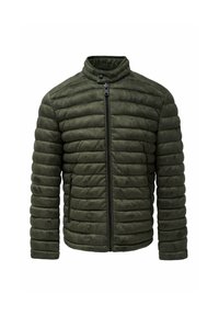 Chaqueta acolchada verde oliva con cuello alzado, con diseño acanalado horizontal, cierre de cremallera frontal y bolsillos laterales.