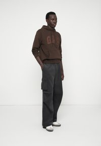 GAP CORE ARCH - Mikina - ground