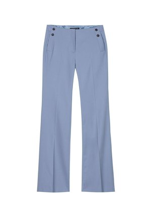 Hellblaue, maßgeschneiderte Hosen mit weitem Bein, zwei vorderen Taschen und zwei dekorativen Knöpfen an der Taille. Glatter Stoff mit dezentem Glanz.