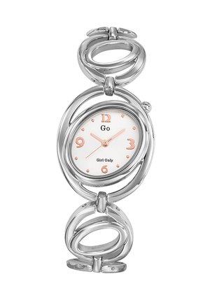 Montre-bracelet en métal argenté avec un cadran ovale, un fond blanc, des accents en or rose et un design unique de maillons alternant cercles ouverts et fermés.