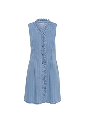 Kék farmerruha függőleges fehér csíkokkal, ujjatlan kialakítással, fodros gallérral, gombos elejével és térd közepéig érő, bővülő szoknyával.