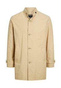 Beige, middellange, knoopsluiting jas met een staande kraag, twee zijzakken en manchetten met knopen. Gemaakt van een gladde, lichte stof.
