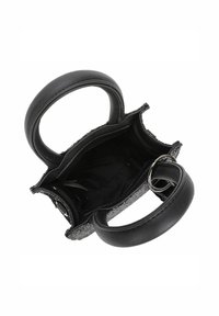 Borsa a mano nera con esterno texturizzato, manici circolari doppi e apertura superiore. L'interno è in tessuto nero con un anello per chiavi o accessori.
