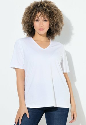 Witte V-hals T-shirt met korte mouwen, gemaakt van zachte stof. Casual pasvorm met een gladde textuur, gecombineerd met donkerblauwe jeans.