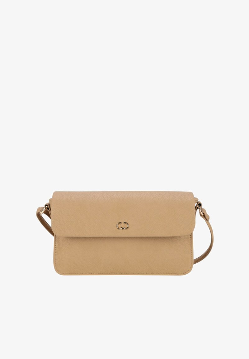 Borsa a tracolla in pelle beige con patta piegata, texture sottile e logo con accento dorato. Presenta una tracolla regolabile per maggiore comodità.