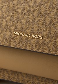 MICHAEL Michael Kors CLAIRE SHOULDER - Ülerinna-kott - husk