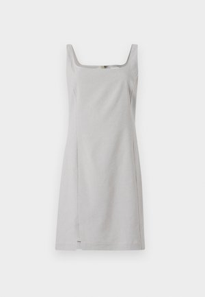 Grå ermeløs kjole med firkantet utringning, tett silhuett og rett kant. Laget av et lett materiale med en jevn tekstur.