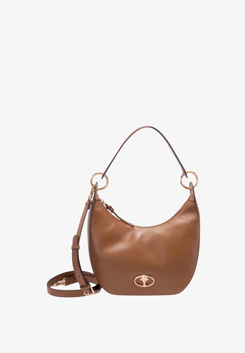 Bolso hobo de cuero marrón con forma redondeada, equipado con herrajes en tono dorado, una correa desmontable y un detalle de logo en la parte delantera.